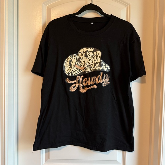 Black Howdy Graphic Tee with Cowboy Hat Design - Picture 2 of 6